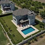 Dogakent Lodos Villa *